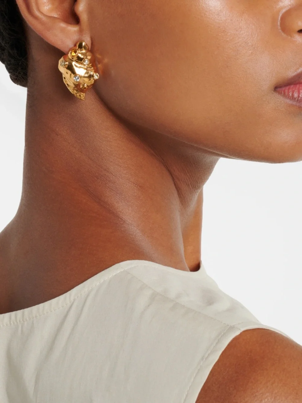 OSCAR DE LA RENTA โข Seashell Post Drop earrings in Neutrals - Picture 8 of 9